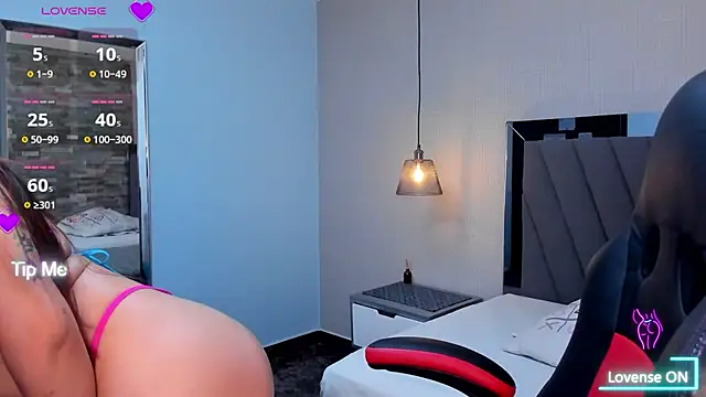 LIANEUMANN online show from March 1, 10:53 pm