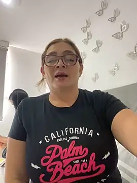 AntonellaAlondra4 online show from January 1, 5:44 pm