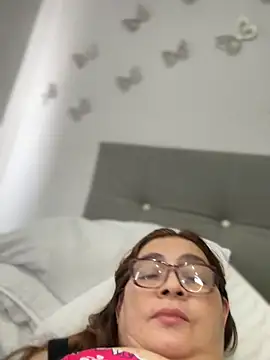 Snapshot of AntonellaAlondra4 chatting on November 17, 1:28 pm AntonellaAlondra4 online show from November 17, 1:28 pm