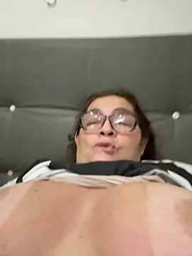 Snapshot of AntonellaAlondra4 chatting on November 23, 4:23 am AntonellaAlondra4 online show from November 23, 4:23 am