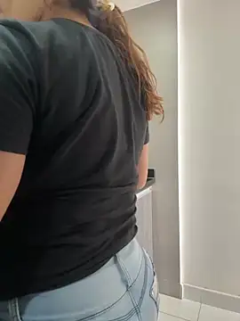 Snapshot of AntonellaAlondra4 chatting on November 25, 2:28 pm AntonellaAlondra4 online show from November 25, 2:28 pm