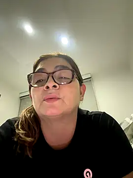 Snapshot of AntonellaAlondra4 chatting on November 30, 4:49 am AntonellaAlondra4 online show from November 30, 4:49 am