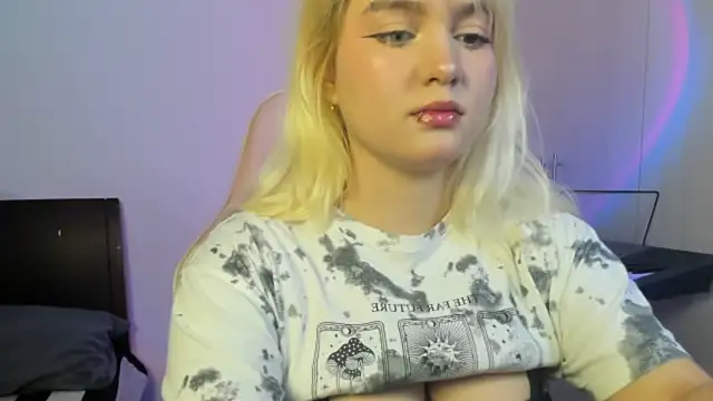 Pretty  zoe online show from October 4, 6:17 pm