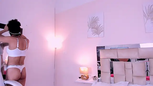 Snapshot of saraandstiven chatting on March 20, 6:30 am saraandstiven online show from March 20, 6:30 am