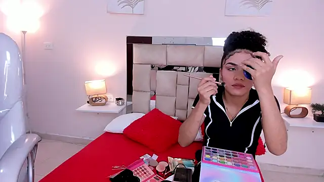 Snapshot of saraandstiven chatting on March 23, 4:05 am saraandstiven online show from March 23, 4:05 am