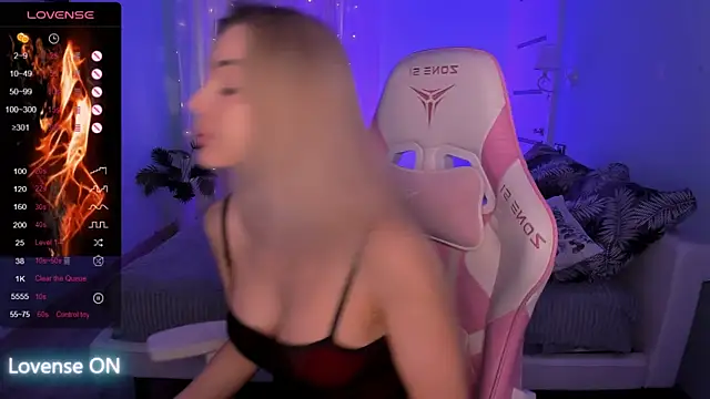 AdeleRoberts online show from March 30, 2:01 am