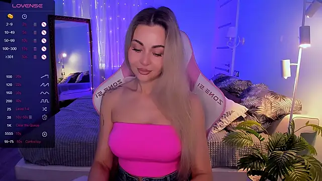 AdeleRoberts online show from April 14, 1:55 am