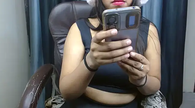 Snapshot of Shy_Divya chatting on December 27, 9:32 pm Shy Divya online show from December 27, 9:32 pm