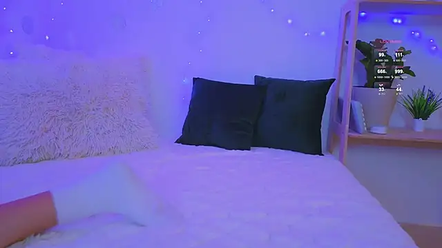Snapshot of -Violetttttka chatting on January 5, 3:32 am -Violetttttka online show from January 5, 3:32 am