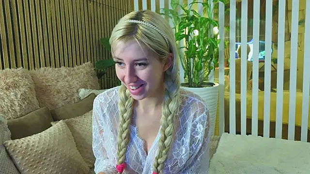 Snapshot of -Violetttttka chatting on September 9, 9:36 pm -Violetttttka online show from September 9, 9:36 pm
