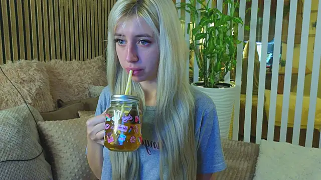Snapshot of -Violetttttka chatting on September 11, 8:42 pm -Violetttttka online show from September 11, 8:42 pm