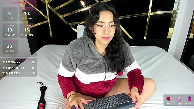 Snapshot of AlondraMendez chatting on January 4, 9:00 am AlondraMendez online show from January 4, 9:00 am