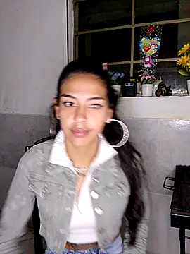 Snapshot of Alisson_420 chatting on January 6, 1:20 am Alisson 420 online show from January 6, 1:20 am