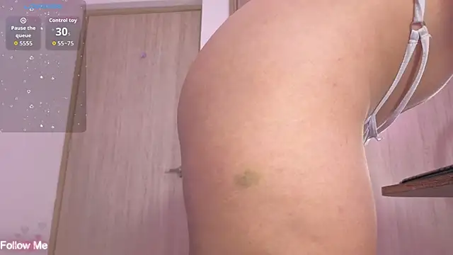 Snapshot of sweetnaughty_candy chatting on October 9, 7:45 pm sweetnaughty candy online show from October 9, 7:45 pm