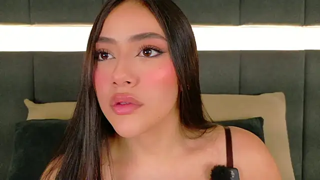 nicolle pierce online show from October 30, 1:45 pm