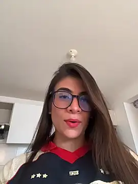 Snapshot of MariaIsabella8 chatting on June 1, 9:05 pm MariaIsabella8 online show from June 1, 9:05 pm