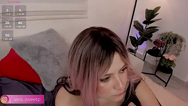 Snapshot of sara_sweet9 chatting on December 2, 6:21 pm sara sweet9 online show from December 2, 6:21 pm