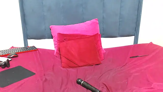 kittykhloe22 online show from March 3, 8:43 pm