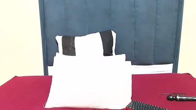 kittykhloe22 online show from March 13, 7:06 pm