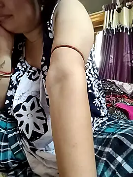 Snapshot of Royalgirl667 chatting on December 10, 5:39 am Royalgirl667 online show from December 10, 5:39 am