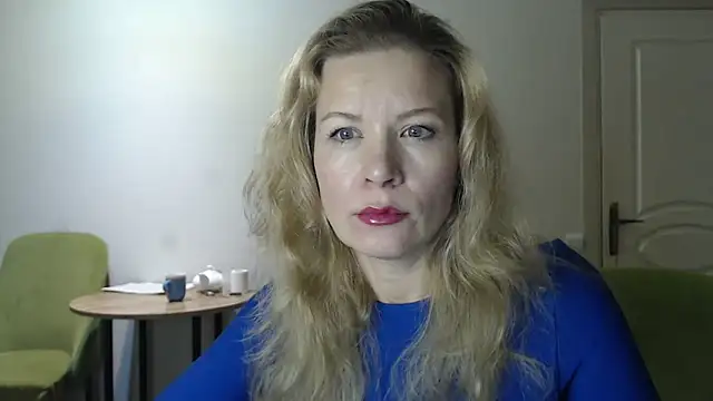 Snapshot of Juli_julyyy chatting on December 29, 10:47 pm Juli julyyy online show from December 29, 10:47 pm