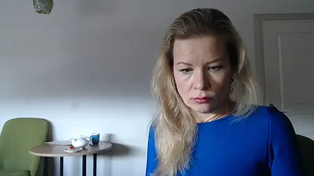 Snapshot of Juli_julyyy chatting on December 30, 8:21 am Juli julyyy online show from December 30, 8:21 am