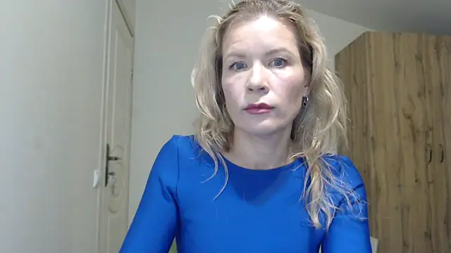 Snapshot of Juli_julyyy chatting on January 11, 6:54 pm Juli julyyy online show from January 11, 6:54 pm