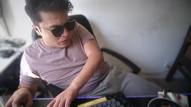 FrankGatsby11 online show from November 13, 8:41 pm