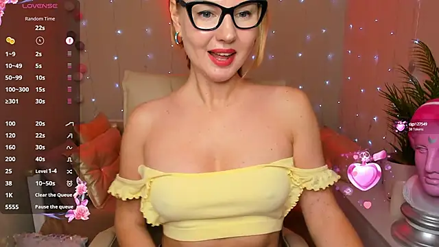 Angel Nikole online show from December 7, 1:58 am