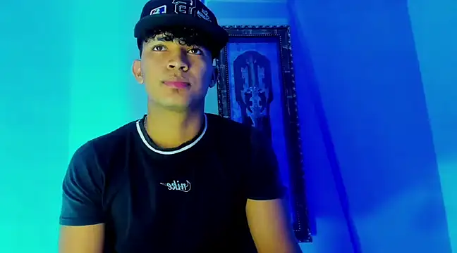 jamescurli  online show from December 16, 5:06 am