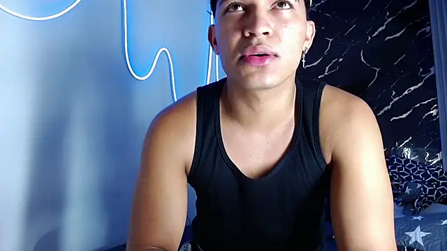 jamescurli  online show from October 3, 4:59 pm