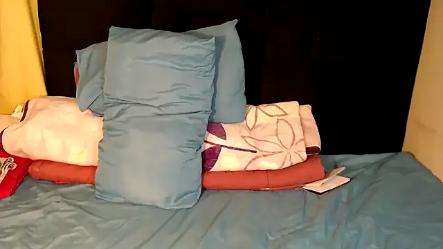 Snapshot of Busty-Londie chatting on February 2, 7:34 pm Busty-Londie online show from February 2, 7:34 pm