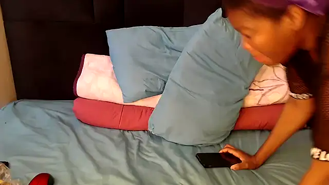 Snapshot of Busty-Londie chatting on February 12, 5:57 am Busty-Londie online show from February 12, 5:57 am