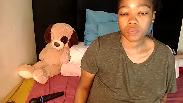 Snapshot of Busty-Londie chatting on February 26, 4:39 pm Busty-Londie online show from February 26, 4:39 pm