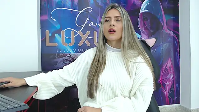 Snapshot of miacarperr1 chatting on February 10, 8:53 pm miacarperr1 online show from February 10, 8:53 pm