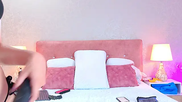 LiliFox18 online show from February 7, 7:06 pm