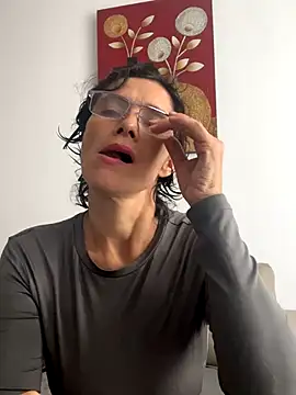 Snapshot of MireyaTorresGu chatting on November 7, 2:17 pm MireyaTorresGu online show from November 7, 2:17 pm