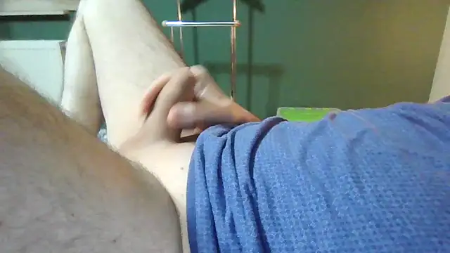 Snapshot of brtbrlss chatting on December 16, 5:01 am brtbrlss online show from December 16, 5:01 am