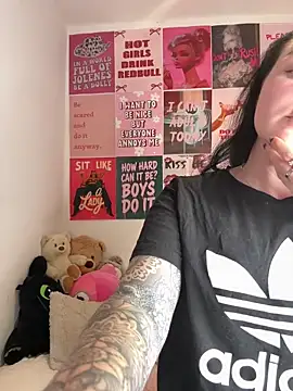 yorkshiregal online show from April 13, 9:31 pm