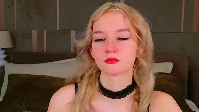 Snapshot of NaomiLoys chatting on February 10, 8:53 pm NaomiLoys online show from February 10, 8:53 pm