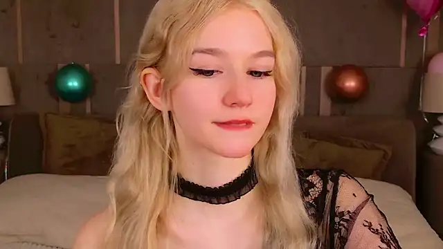 Snapshot of NaomiLoys chatting on February 15, 3:09 am NaomiLoys online show from February 15, 3:09 am