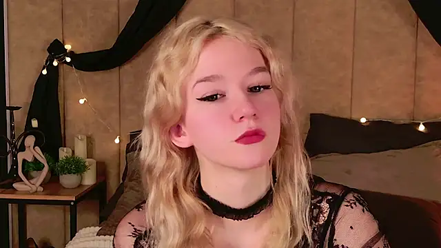 NaomiLoys online show from February 22, 6:41 pm