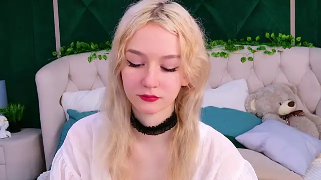 Snapshot of NaomiLoys chatting on March 6, 8:48 pm NaomiLoys online show from March 6, 8:48 pm