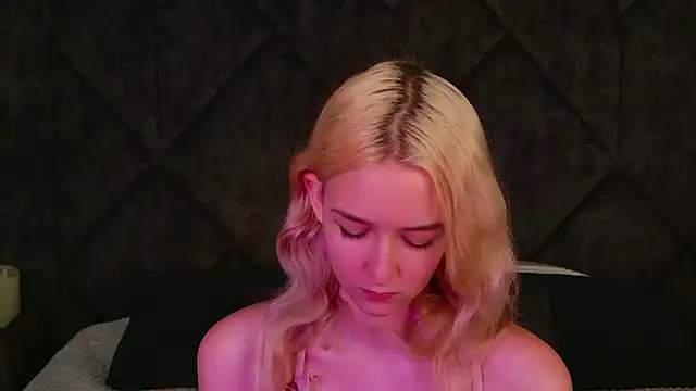 NaomiLoys online show from September 13, 9:03 pm