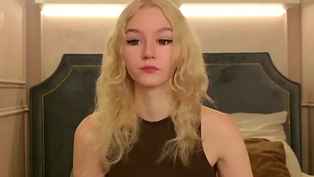 Snapshot of NaomiLoys chatting on September 19, 10:49 am NaomiLoys online show from September 19, 10:49 am