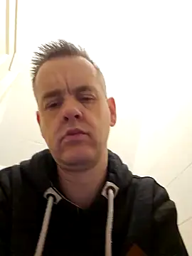 Snapshot of Hectorthyssen1 chatting on February 8, 11:01 am Hectorthyssen1 online show from February 8, 11:01 am