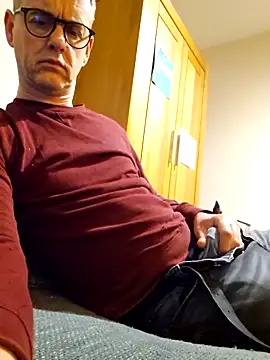 Snapshot of Hectorthyssen1 chatting on February 14, 11:20 pm Hectorthyssen1 online show from February 14, 11:20 pm