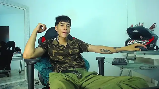 Snapshot of Zacktk7 chatting on December 9, 11:13 pm Zacktk7 online show from December 9, 11:13 pm