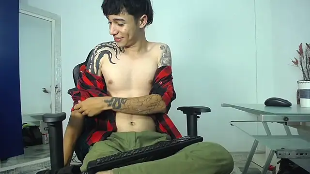 Snapshot of Zacktk7 chatting on December 18, 11:40 pm Zacktk7 online show from December 18, 11:40 pm