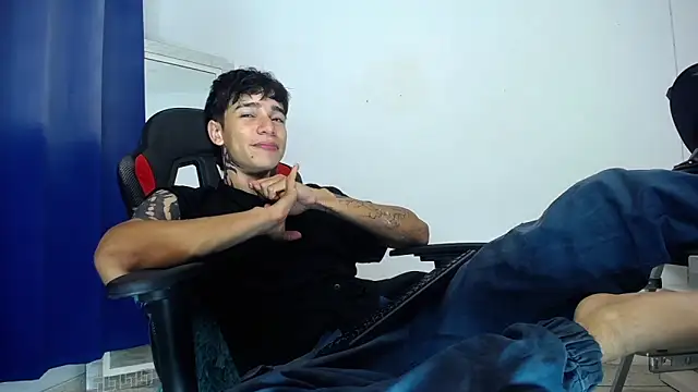 Snapshot of Zacktk7 chatting on December 20, 2:08 am Zacktk7 online show from December 20, 2:08 am